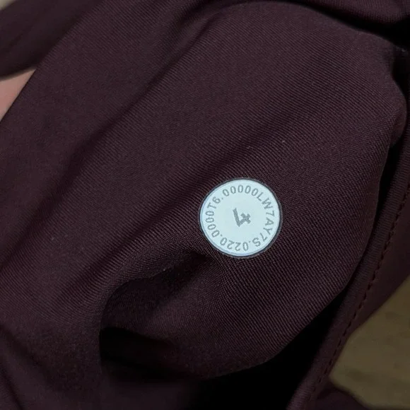 Lululemon Womens Fast and Free Bike Shorts Non-Reflective 10" Cassis Maroon Sz 4 - Picture 8 of 8